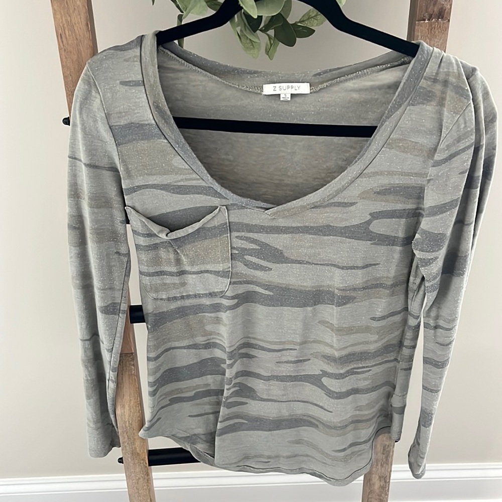 Z supply camo long sleeve shirt